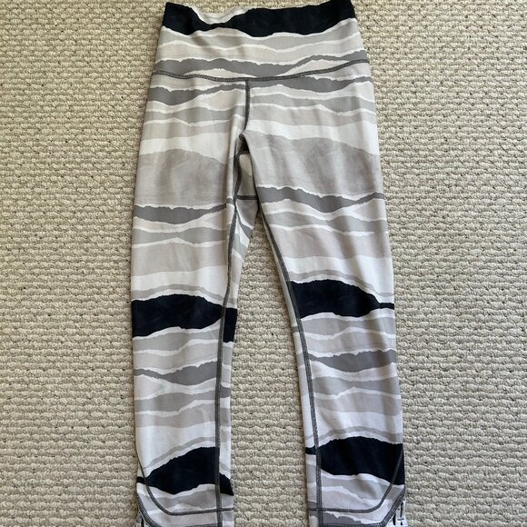 Lululemon True Self Crop Legging Bleacher Stripe Taupe Black Size 6 - Picture 1 of 2